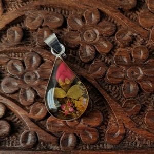 5 for $25! Sterling silver pendant with flowers